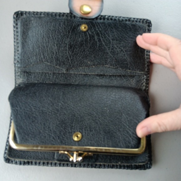 VTG Leather Tooled Wallet Women Double Kiss Lock Close Monogramed Leaf Black Tan - Picture 8 of 12